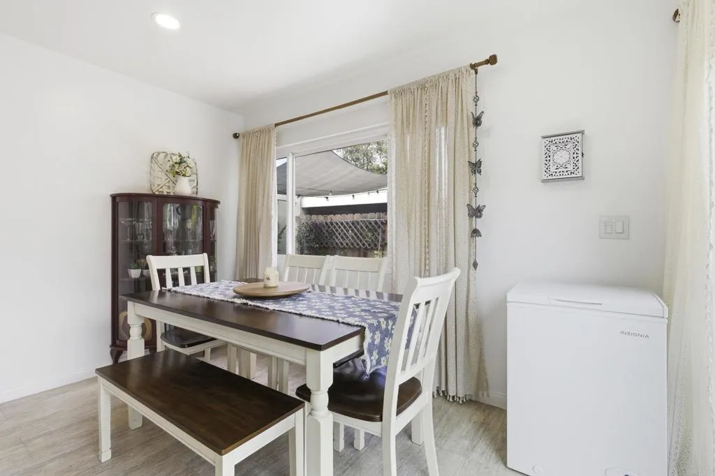 https://cdn.realtyfeed.com/cdn/127/306707617/fa79fd16339af4114f662f9d013f6055.webp