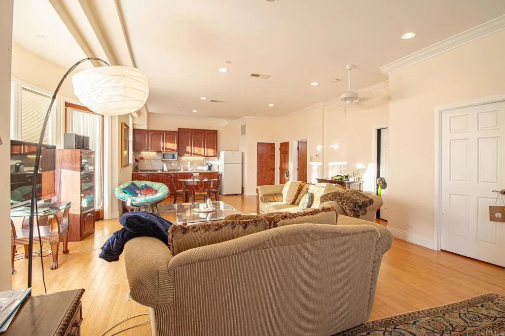 https://cdn.realtyfeed.com/cdn/127/306707654/13df4e42915ef05780a51f2d8be026d2.webp
