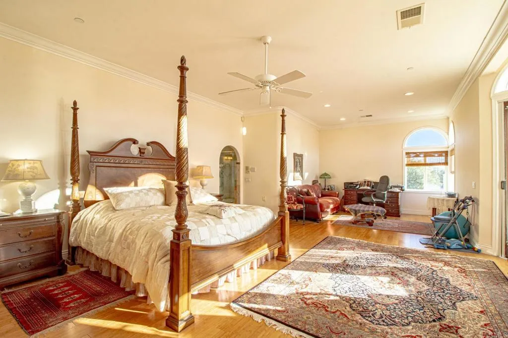 https://cdn.realtyfeed.com/cdn/127/306707654/2f804290c75e289174cf985d44cc3fc7.webp