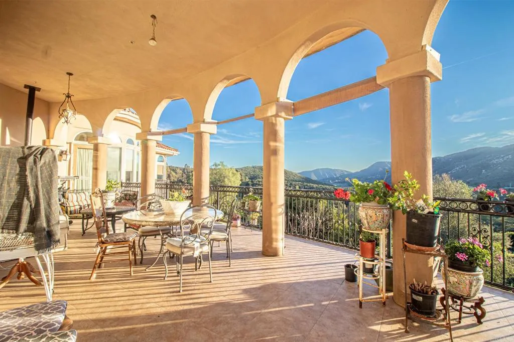 https://cdn.realtyfeed.com/cdn/127/306707654/38c1a87b28f1471af9e02935e7e5a644.webp