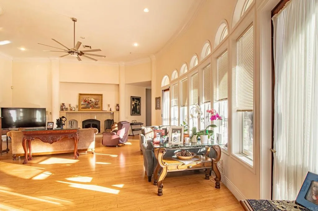 https://cdn.realtyfeed.com/cdn/127/306707654/70d35990bca1bdaf92c88001a62c8ab0.webp
