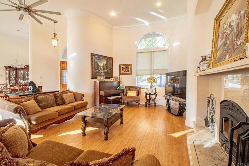 https://cdn.realtyfeed.com/cdn/127/306707654/751b2f4a9fa6b2ec48190a7684a2dff9.webp