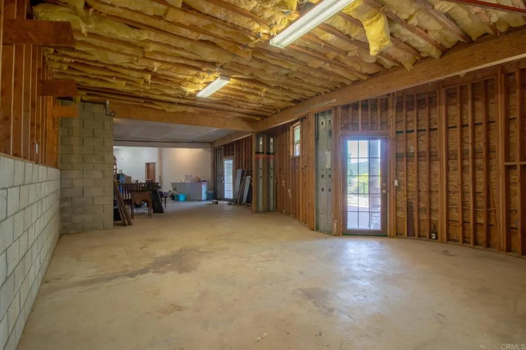 https://cdn.realtyfeed.com/cdn/127/306707654/d9fb0cbb3bd80be2404a1e7d8b5fab72.webp