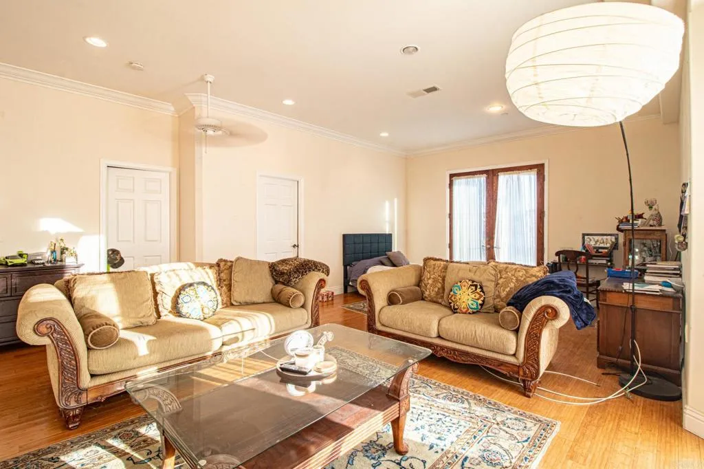 https://cdn.realtyfeed.com/cdn/127/306707654/f557b046baba75f930bd5bd810b4e25a.webp
