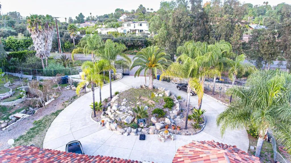 https://cdn.realtyfeed.com/cdn/127/306707654/ffdba38e71493e478553b8db4cd49e35.webp