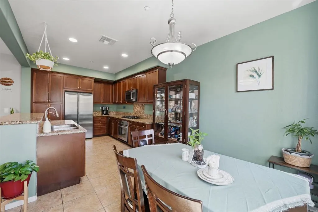 https://cdn.realtyfeed.com/cdn/127/306707664/0f960aa9661cae2e86e467740217c004.webp