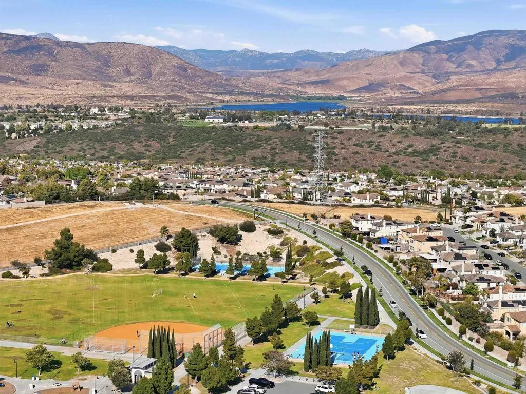 https://cdn.realtyfeed.com/cdn/127/306707664/1a959d182e56039653e59f41c0a95330.webp