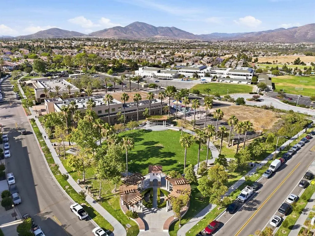 https://cdn.realtyfeed.com/cdn/127/306707664/477758be289f350ec5df9cb145451940.webp