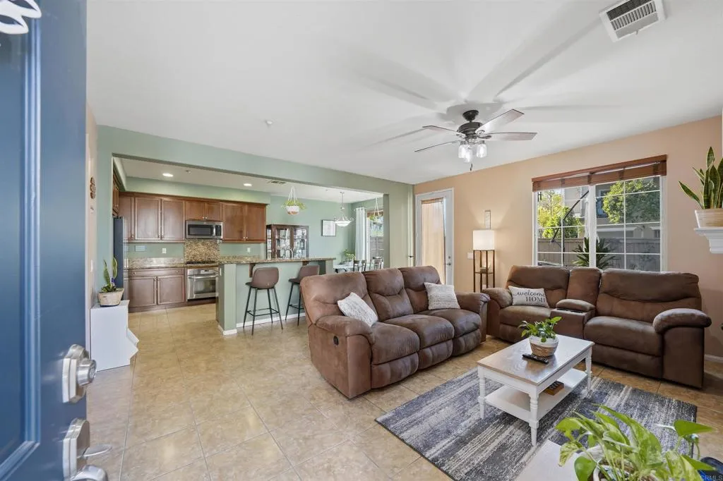 https://cdn.realtyfeed.com/cdn/127/306707664/f9f6e9623052d0f33e7ed017bb71f9b8.webp
