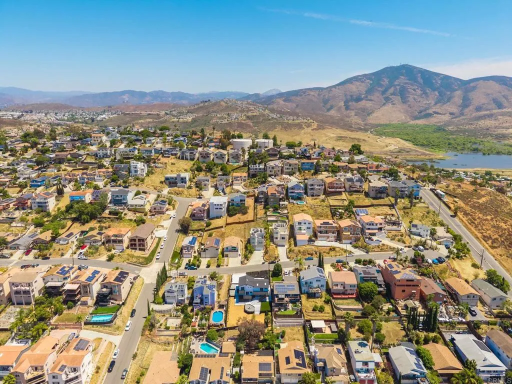 https://cdn.realtyfeed.com/cdn/127/306707679/093e970ac5751228d97ee1bcd4dd3e0f.webp