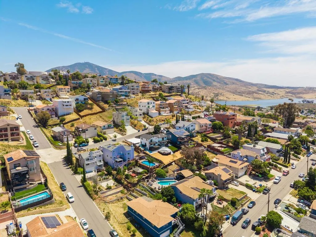 https://cdn.realtyfeed.com/cdn/127/306707679/0fd5dc45f89d4c9f16a8ca9ebc8409bf.webp