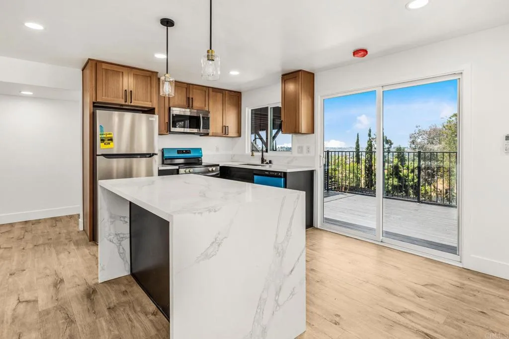 https://cdn.realtyfeed.com/cdn/127/306707679/12a0e7b26f2fe59f0f9d0521129e717d.webp