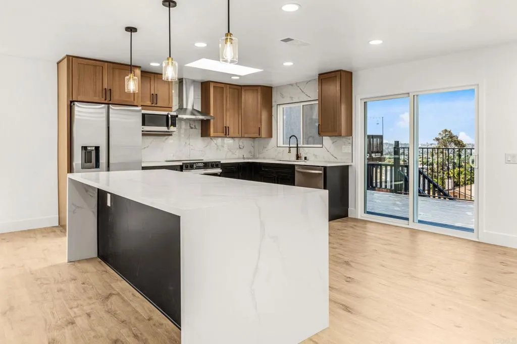 https://cdn.realtyfeed.com/cdn/127/306707679/3ce8f5604aea9cea2461235e57e6c200.webp