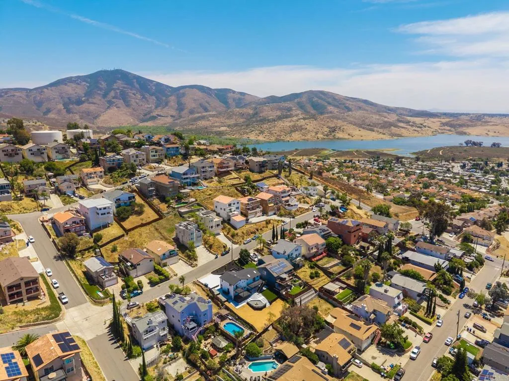 https://cdn.realtyfeed.com/cdn/127/306707679/8bdce8fc9ff8aa1fcdb3d9a5c0277bda.webp