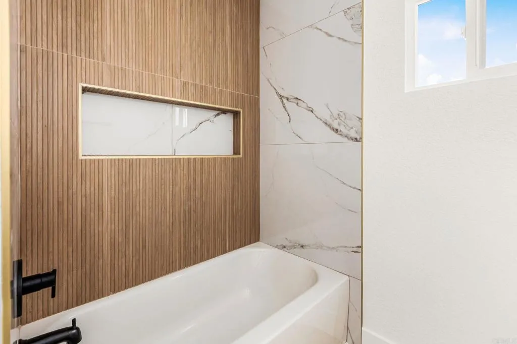 https://cdn.realtyfeed.com/cdn/127/306707679/a5a5d84fb0f699767ca986eea3e8aac1.webp