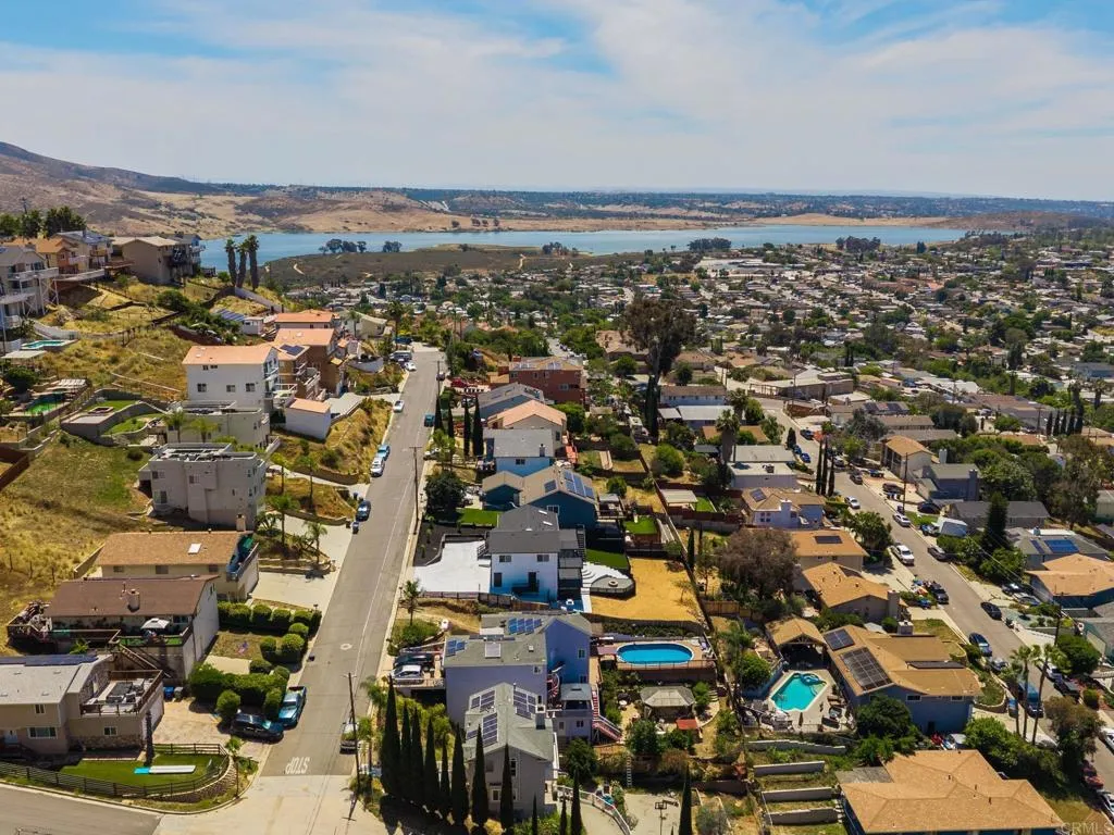 https://cdn.realtyfeed.com/cdn/127/306707679/fc41eb93df4022a971b0c0a2639b1a1a.webp