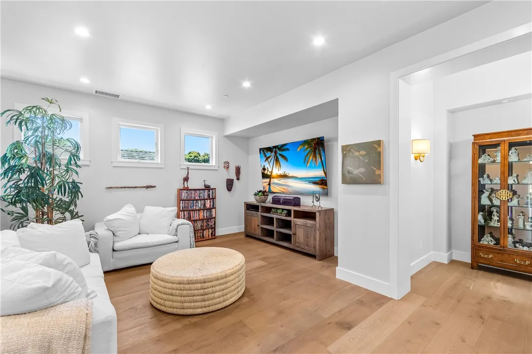 817 Main Street, Huntington Beach, CA, 92648