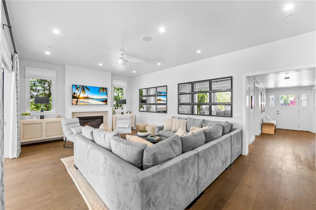 817 Main Street, Huntington Beach, CA, 92648