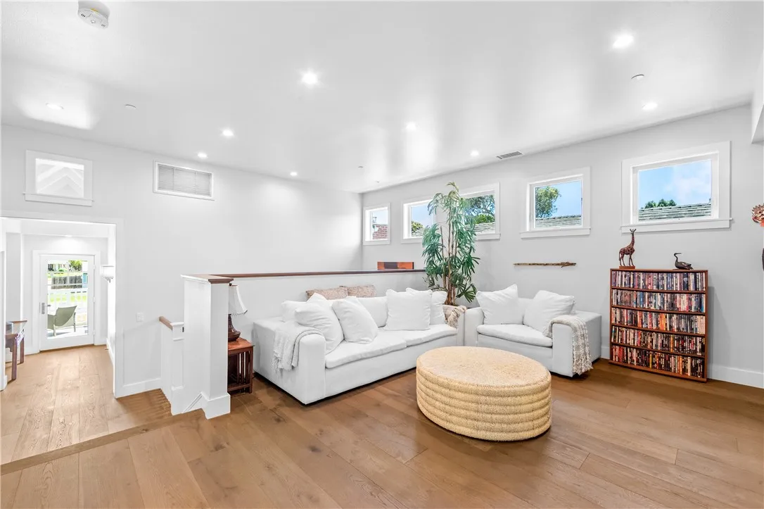 817 Main Street, Huntington Beach, CA, 92648