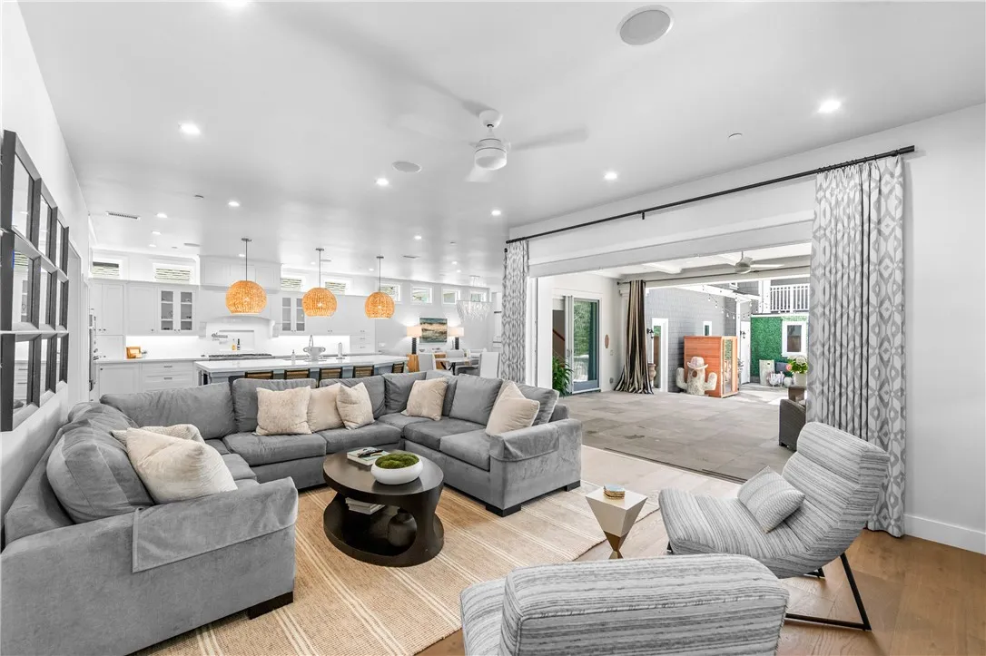 817 Main Street, Huntington Beach, CA, 92648