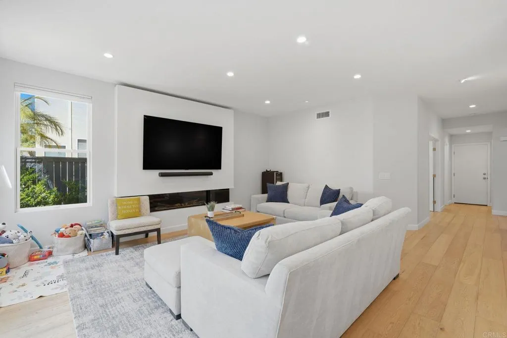https://cdn.realtyfeed.com/cdn/127/306707711/6047e0d30246eb46f58487efdf940deb.webp