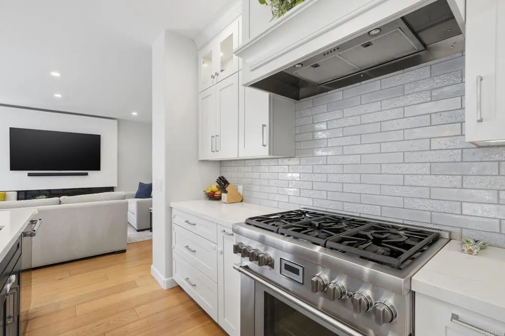 https://cdn.realtyfeed.com/cdn/127/306707711/9e38201f8ea2413e2e6f13f3482483df.webp