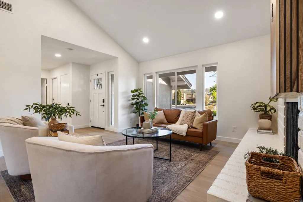 https://cdn.realtyfeed.com/cdn/127/306707713/2d8c4d679920da086bf60022b7f218e9.webp