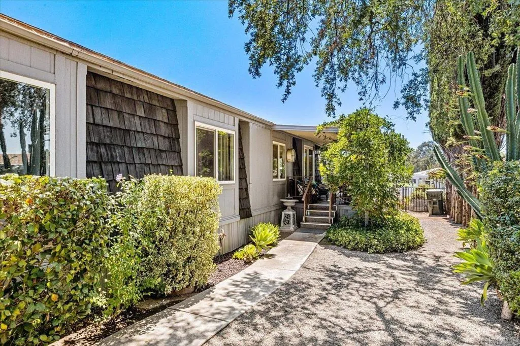 https://cdn.realtyfeed.com/cdn/127/306707767/9d51e40b1608d93c2f3fdbf126160ada.webp