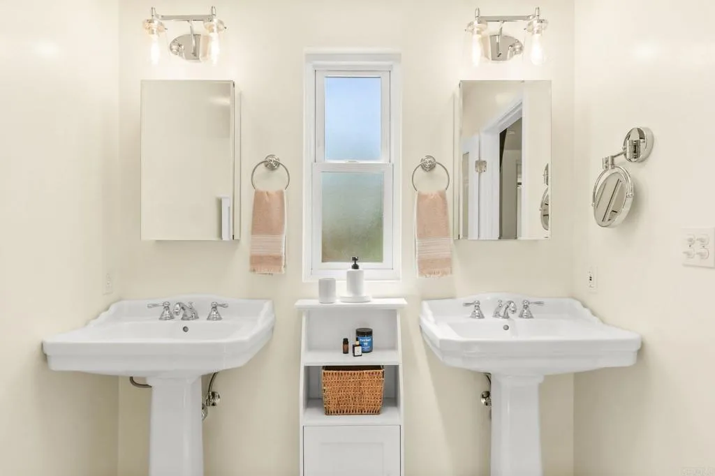 https://cdn.realtyfeed.com/cdn/127/306707776/18c00d160f8fd6cc68840098b18cf36f.webp