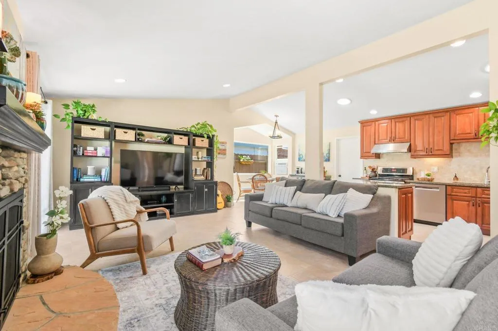 https://cdn.realtyfeed.com/cdn/127/306707776/3d0cf96c92ba41123d7854bbdbbcffce.webp
