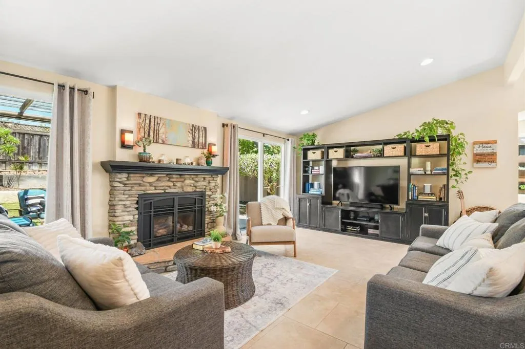 https://cdn.realtyfeed.com/cdn/127/306707776/cf505cf710221014ae1632caf219a97e.webp