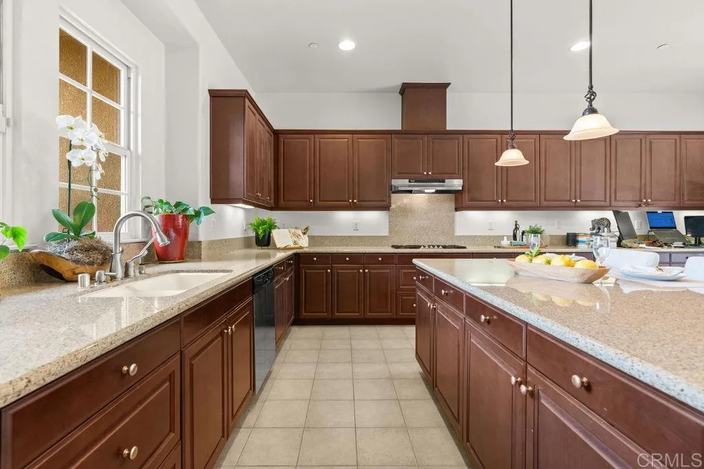 https://cdn.realtyfeed.com/cdn/127/306707872/7e5a39e246fb6f1f1844454f7300eacb.webp