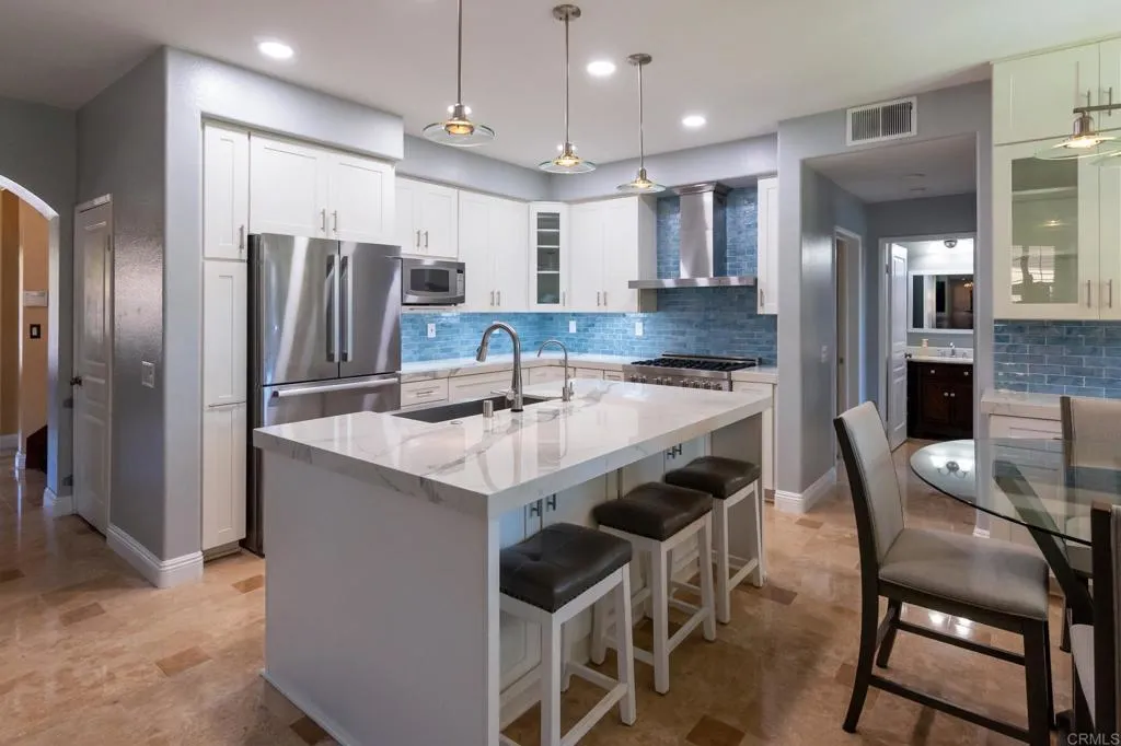 https://cdn.realtyfeed.com/cdn/127/306707876/03f2120ccc082eb6437e3a353666ea79.webp