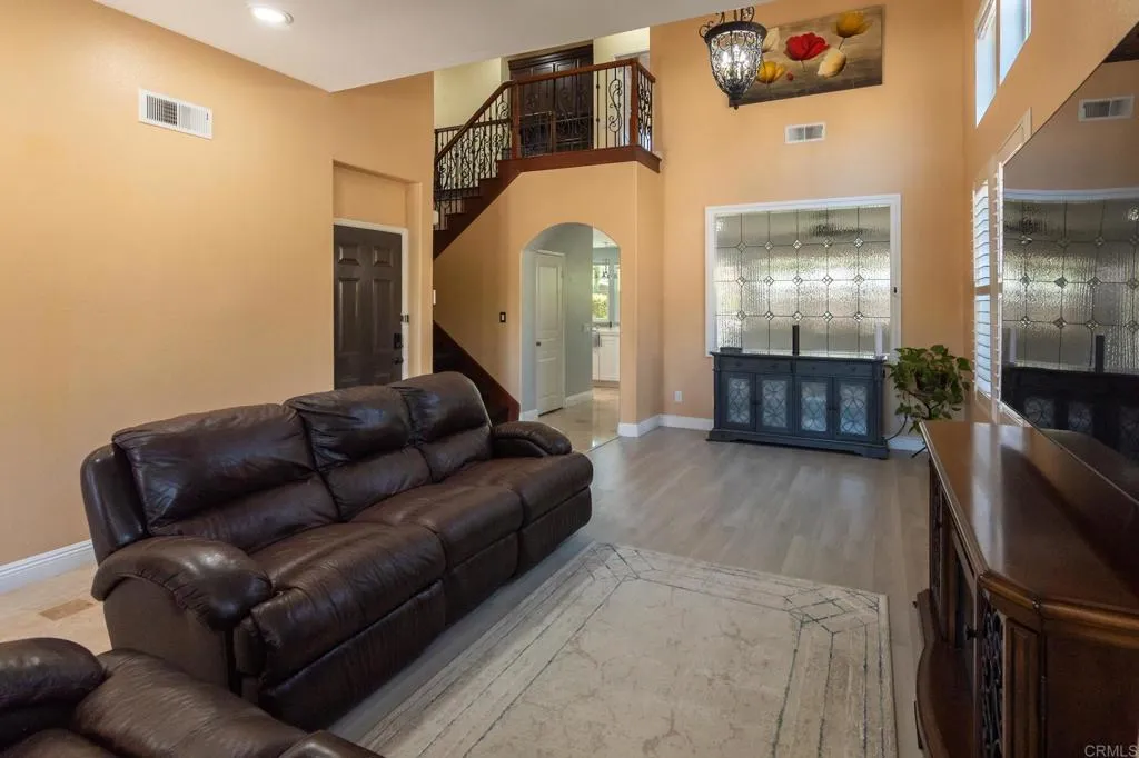 https://cdn.realtyfeed.com/cdn/127/306707876/6b27f56fdbeb8214ed340150339bb46a.webp