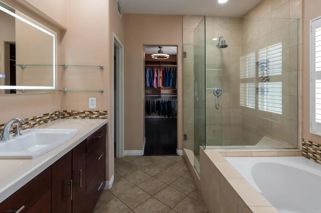https://cdn.realtyfeed.com/cdn/127/306707876/863d0e4ac516970c8179a7732144c40e.webp