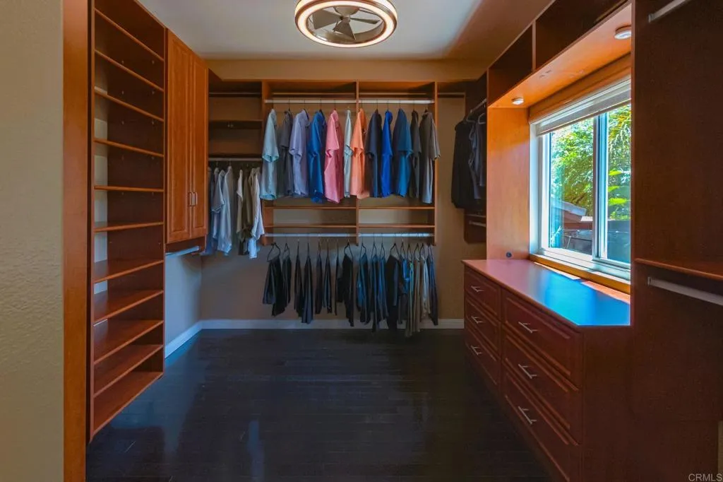 https://cdn.realtyfeed.com/cdn/127/306707876/8af8cc3b1acf98bcccac850a780fd143.webp
