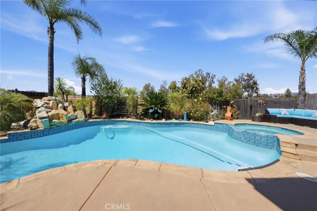 https://cdn.realtyfeed.com/cdn/127/306707949/0f9943f14f972f66ed09aa96d9417329.webp