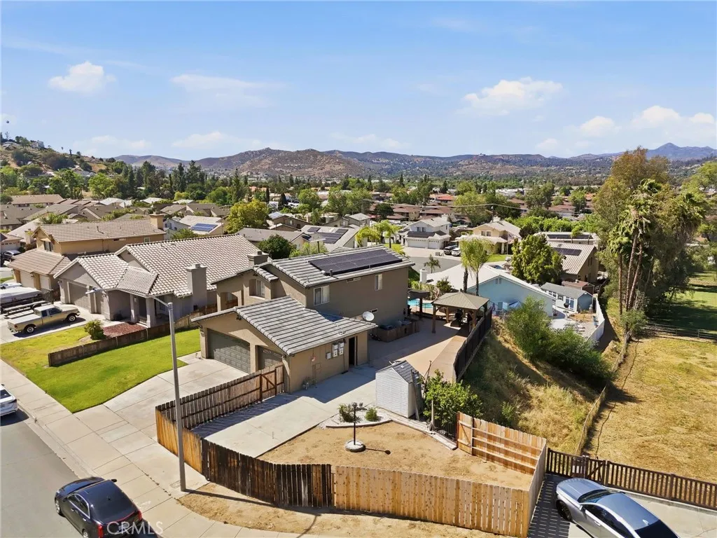 https://cdn.realtyfeed.com/cdn/127/306707949/581c615d389ba83fee60146652ae8839.webp