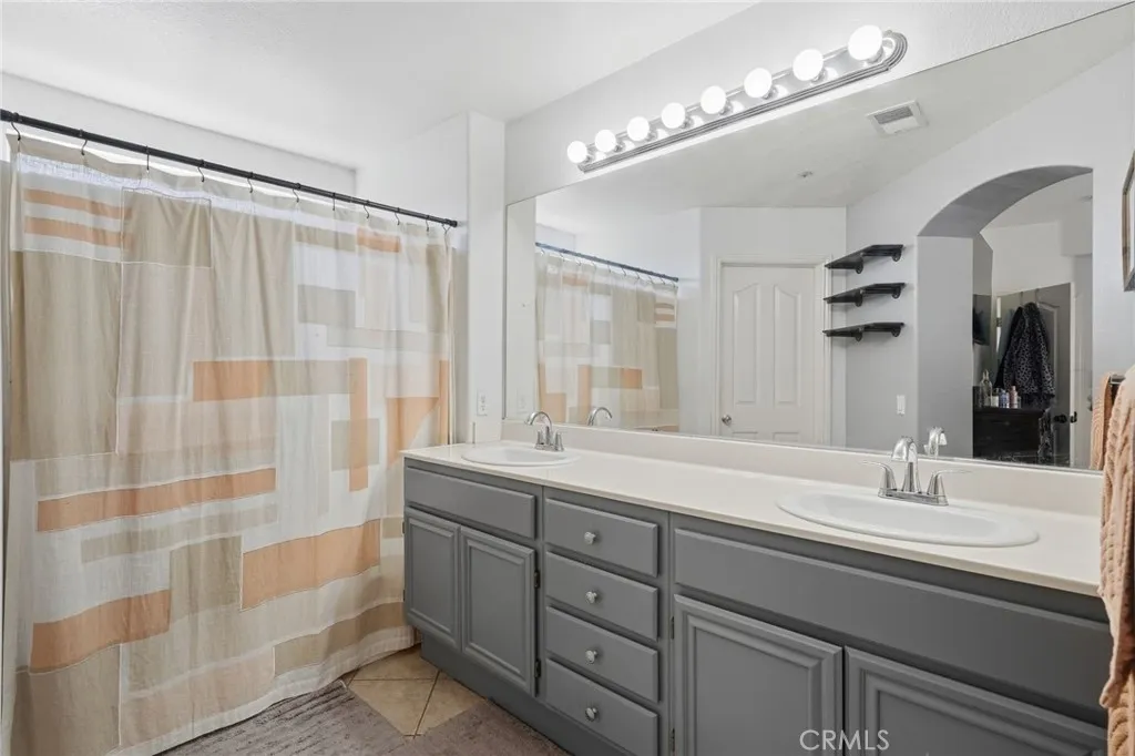 https://cdn.realtyfeed.com/cdn/127/306707949/927af03b220b05684537620ab940415d.webp
