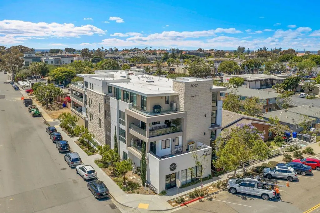 https://cdn.realtyfeed.com/cdn/127/306707978/294ec2a56d6ea8d857338470846f4b0a.webp