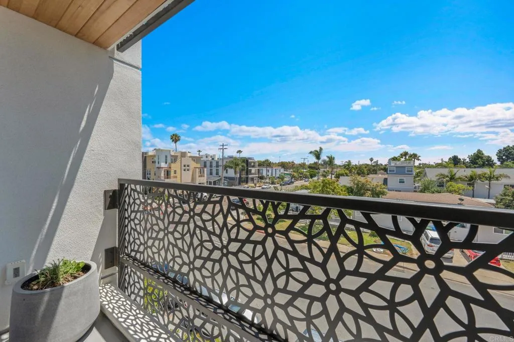 https://cdn.realtyfeed.com/cdn/127/306707978/30ce4e00acb7d1b758cb2c57e4b5d597.webp