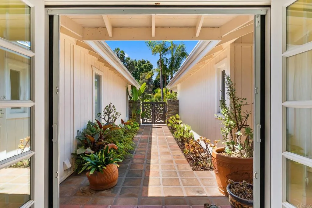 https://cdn.realtyfeed.com/cdn/127/306707994/3176c8a827c8aa69b4fb5c317dd1cb4c.webp