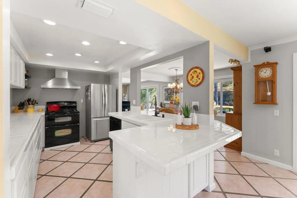 https://cdn.realtyfeed.com/cdn/127/306707994/5f09e0bfbe9e0447f50c40158be27c1b.webp