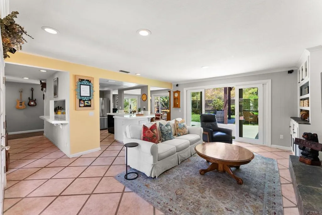 https://cdn.realtyfeed.com/cdn/127/306707994/78ff854686d55d869250e1ac486c8bc4.webp