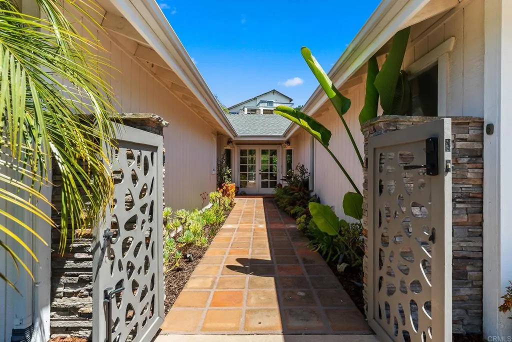 https://cdn.realtyfeed.com/cdn/127/306707994/dc1aced584c3982617c52ab74da877d8.webp