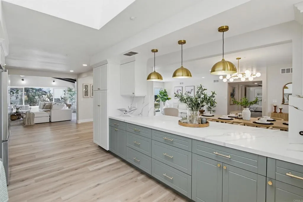 https://cdn.realtyfeed.com/cdn/127/306708040/725b34c6c43774124804f276d5d7fc9a.webp