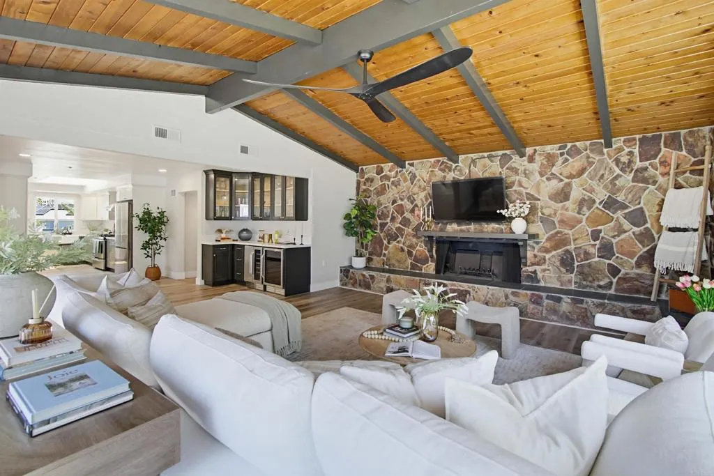 https://cdn.realtyfeed.com/cdn/127/306708040/7ce03f2b695ae6134b80db6a5496b853.webp