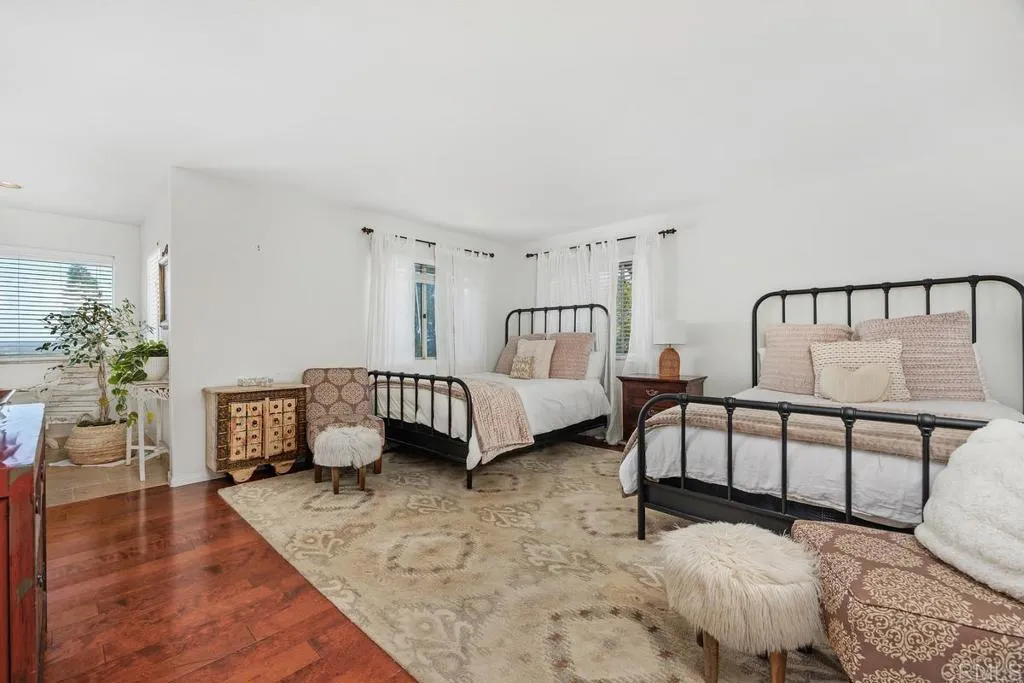 https://cdn.realtyfeed.com/cdn/127/306708041/4a708c4227bbc7cb7c803f9db6a8cc24.webp