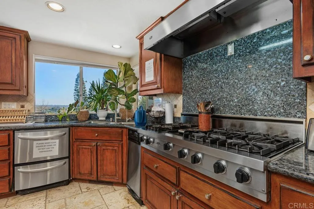 https://cdn.realtyfeed.com/cdn/127/306708041/79e4cf5b2b1d000032075ef2b0d0ca96.webp