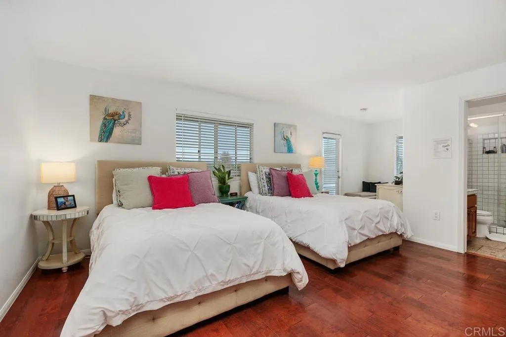 https://cdn.realtyfeed.com/cdn/127/306708041/99db507c1c8bc7d18e96ad7675f21574.webp